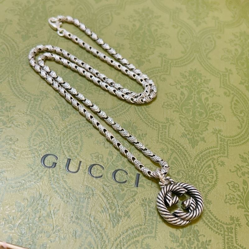 G*u*i necklaces